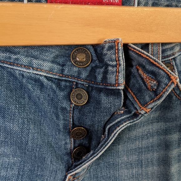 Hollister Red Tag Frayed 4- Button Short - Picture 3 of 5